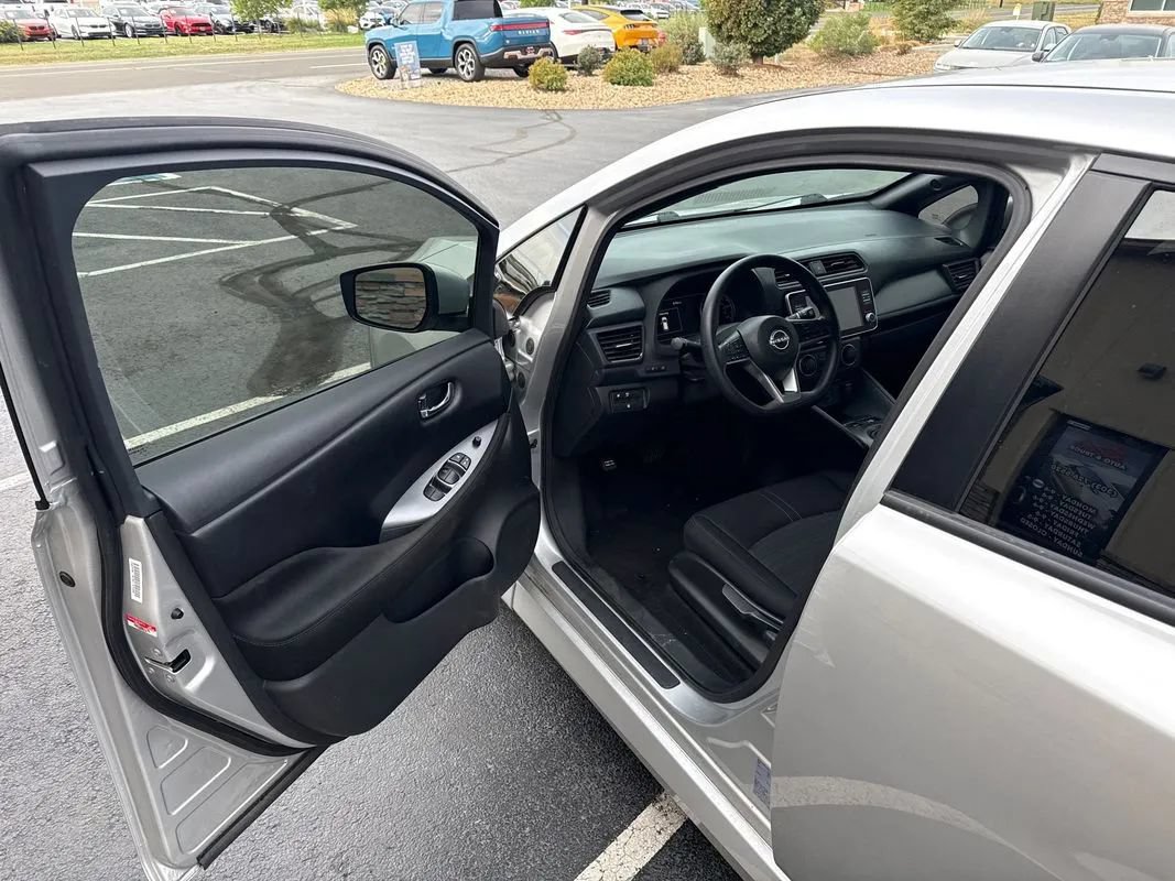 Used 2025 Nissan Leaf S FWD image 14