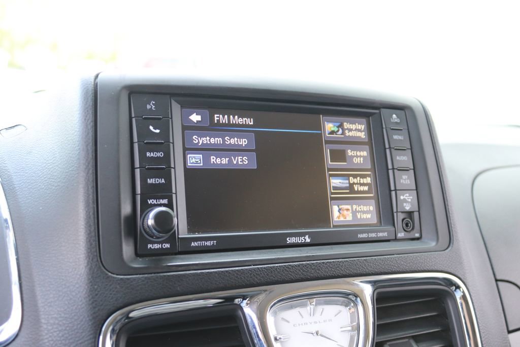 Used 2014 Chrysler Town & Country Touring FWD image 19