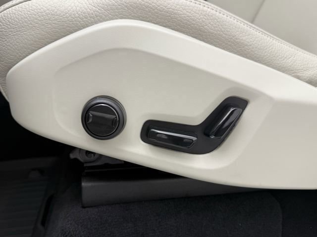 Certified 2025 Volvo XC90 B6 Plus image 27