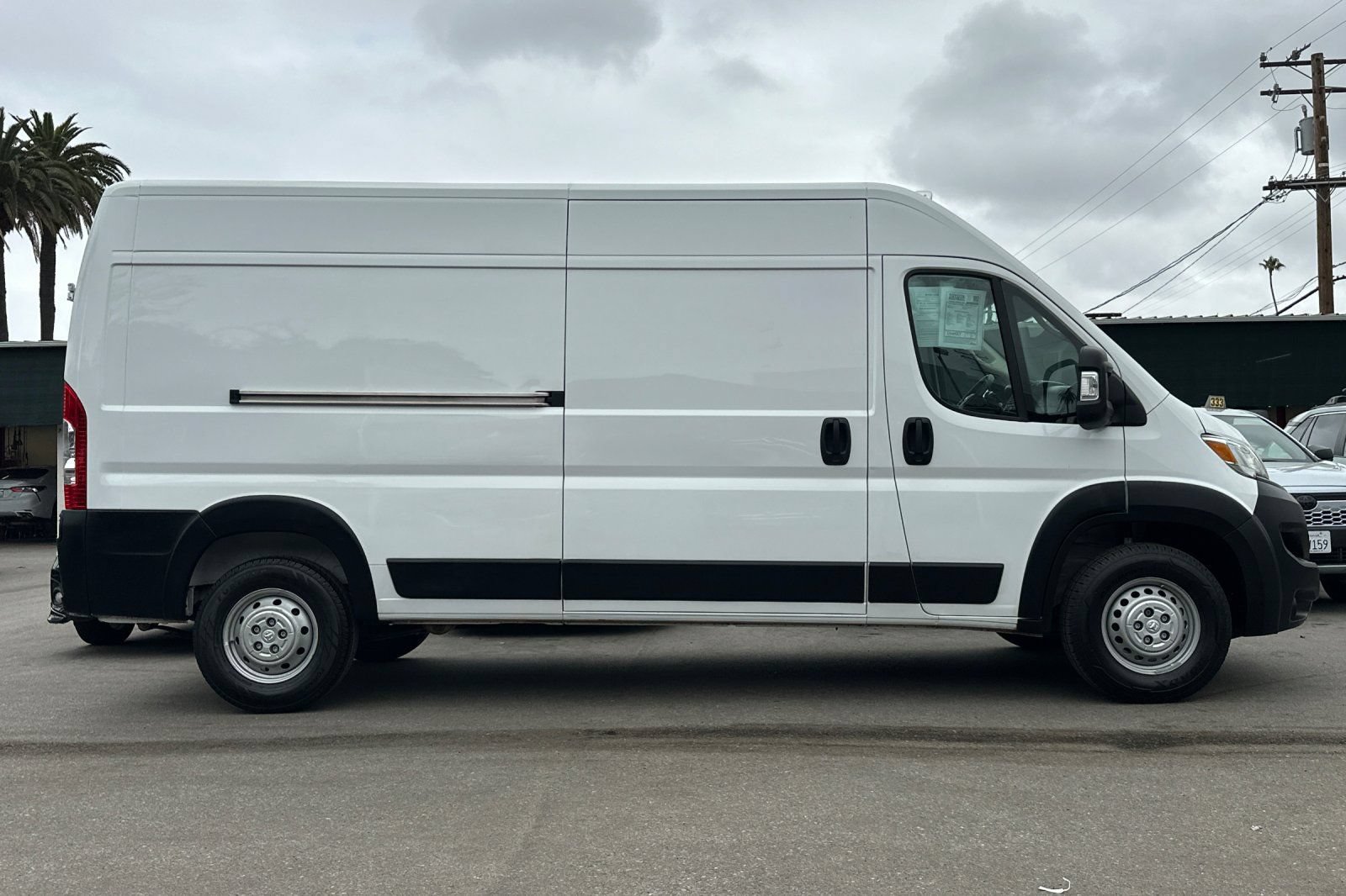 Used 2025 RAM ProMaster 2500 w/ Convenience Group FWD image 3
