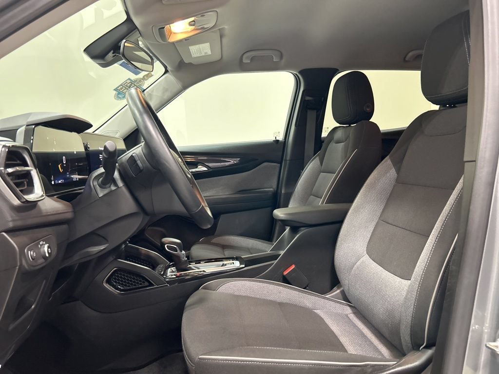 Used 2024 Chevrolet TrailBlazer LT w/ LT Cold Weather Package AWD/4WD image 11