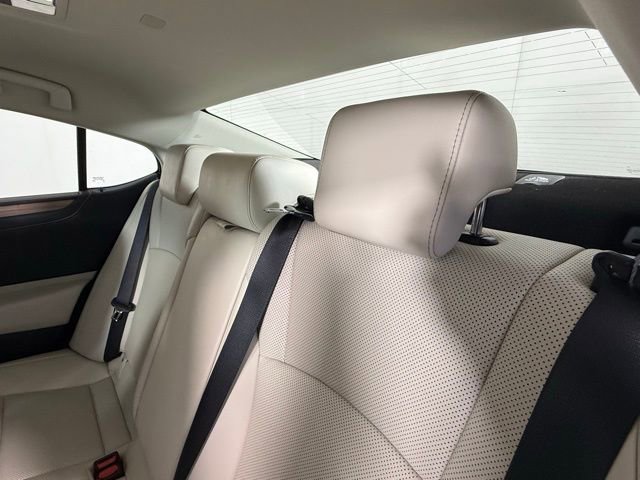 Certified 2025 Lexus ES 300h 300h w/ Premium Package image 33