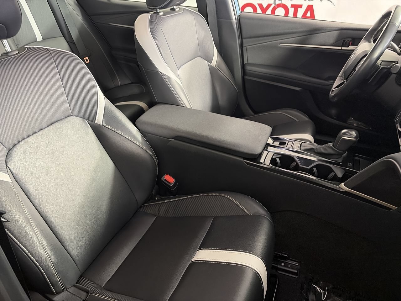 Used 2025 Toyota Camry SE FWD image 23