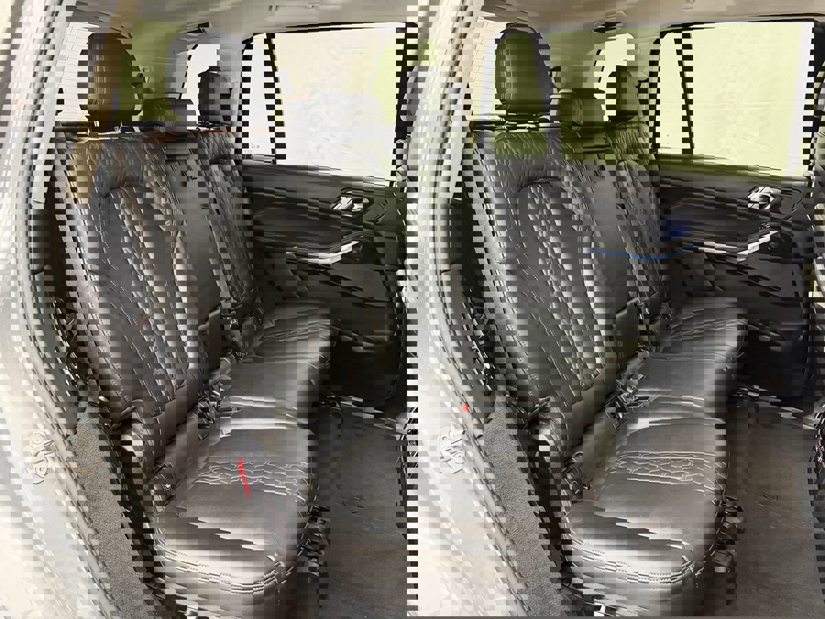 Used 2023 BMW X7 xDrive40i w/ Premium Package image 56