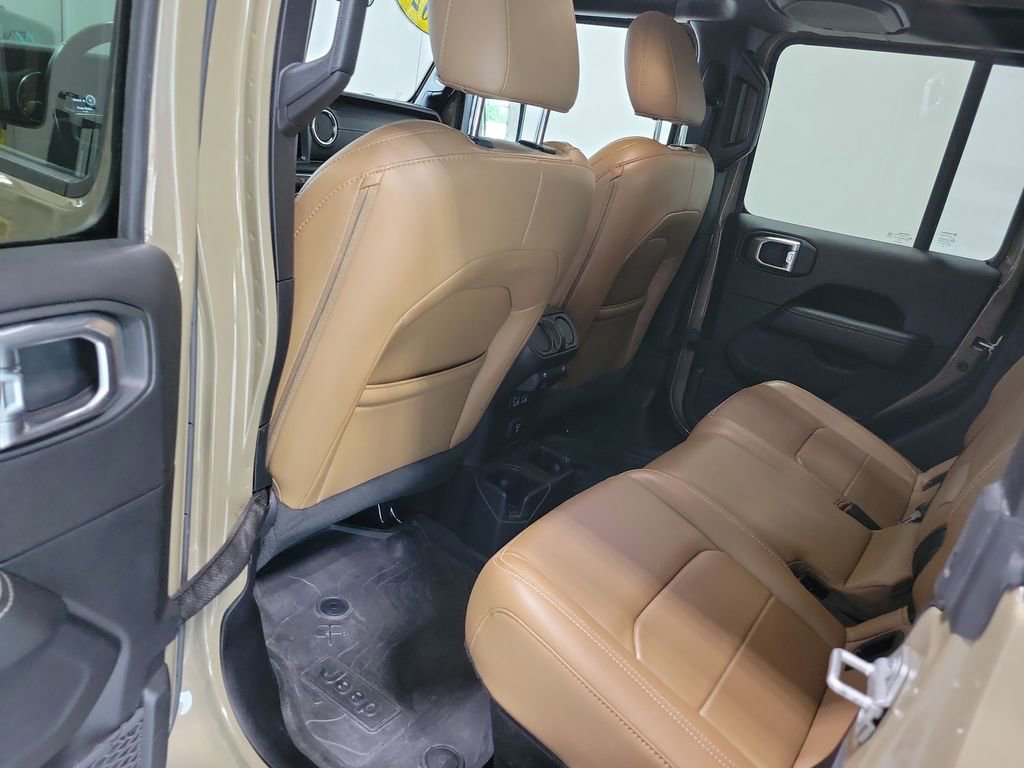 Used 2020 Jeep Gladiator Overland w/ Popular Equipment Package AWD/4WD image 28