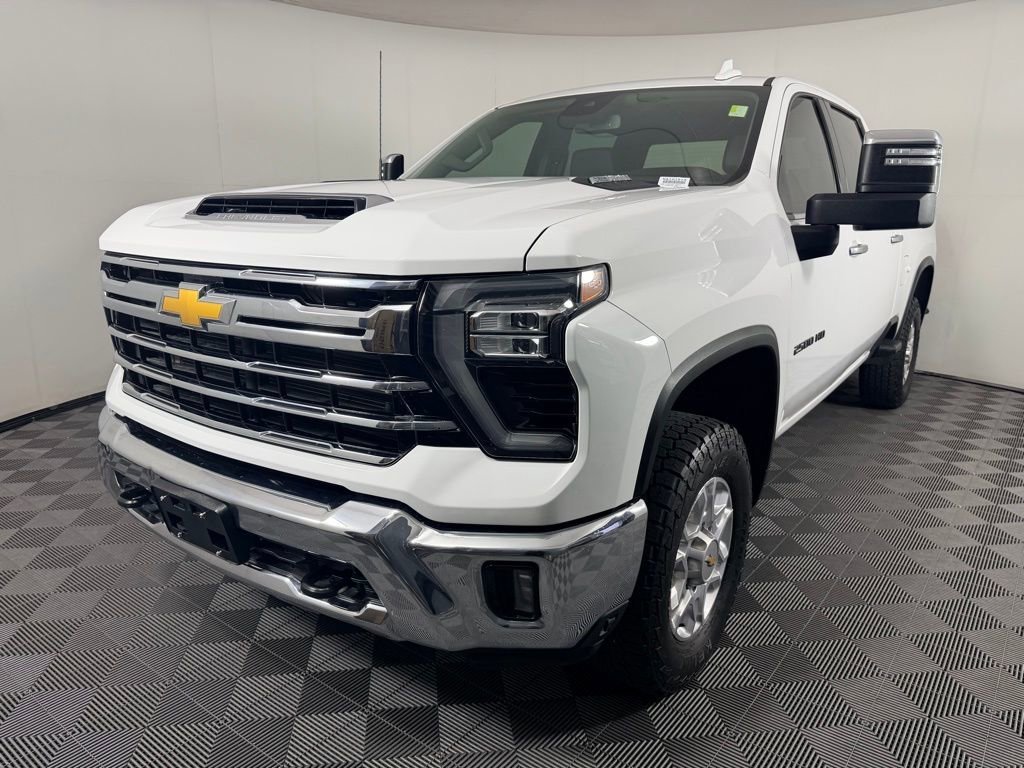 Used 2024 Chevrolet Silverado 2500 LTZ AWD/4WD image 3