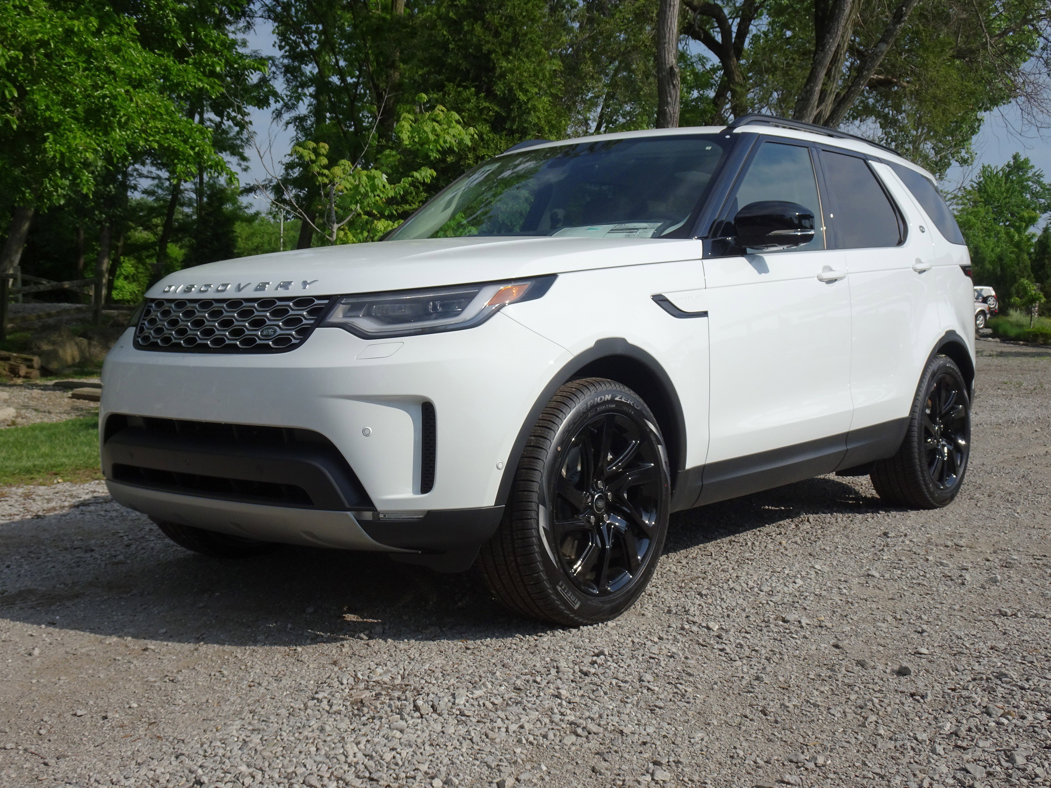 New 2025 Land Rover Discovery S image 8