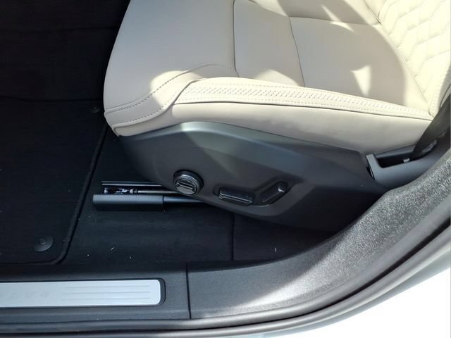 New 2026 Volvo XC60 B5 Plus w/ Protection Package Premier AWD/4WD image 15