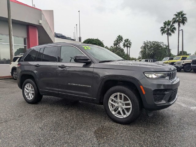 Used 2025 Jeep Grand Cherokee Laredo X RWD image 2