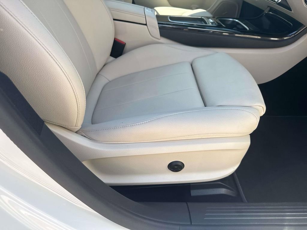 Used 2025 Mercedes-Benz CLA 250 4MATIC image 11