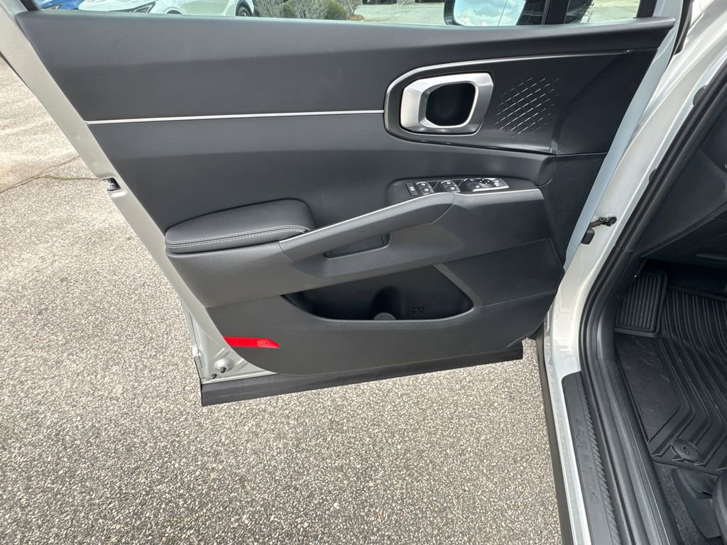 New 2026 Kia Sorento S w/ S Panoramic Sunroof Package FWD image 10