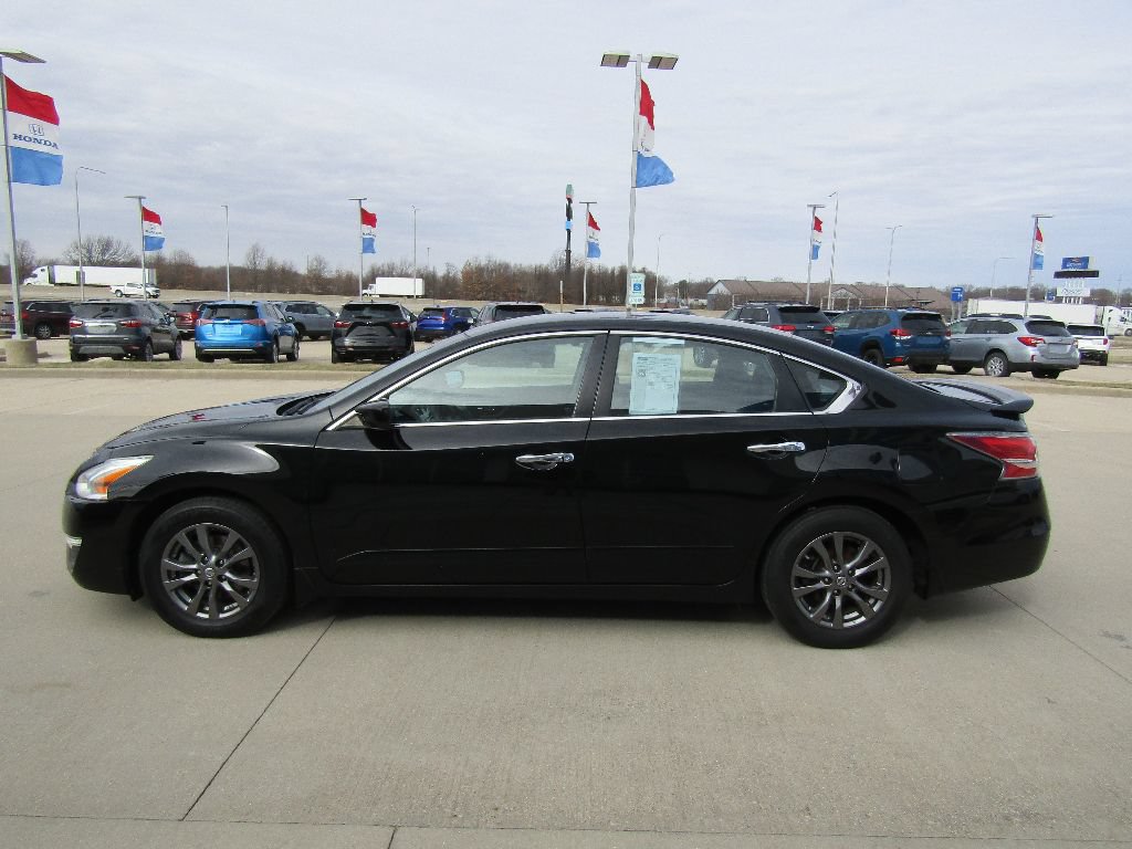 Used 2015 Nissan Altima 2.5 S w/ Special Edition Package FWD image 3