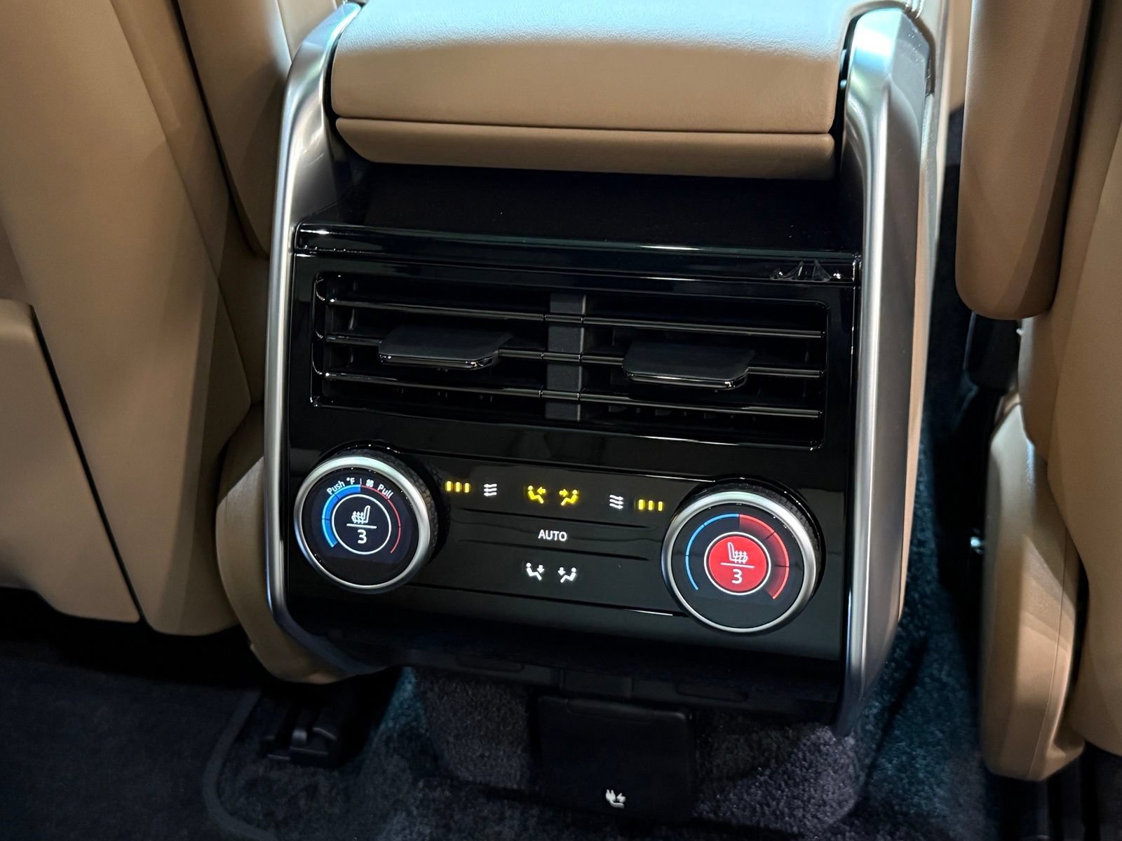 New 2026 Land Rover Range Rover SE AWD/4WD image 18