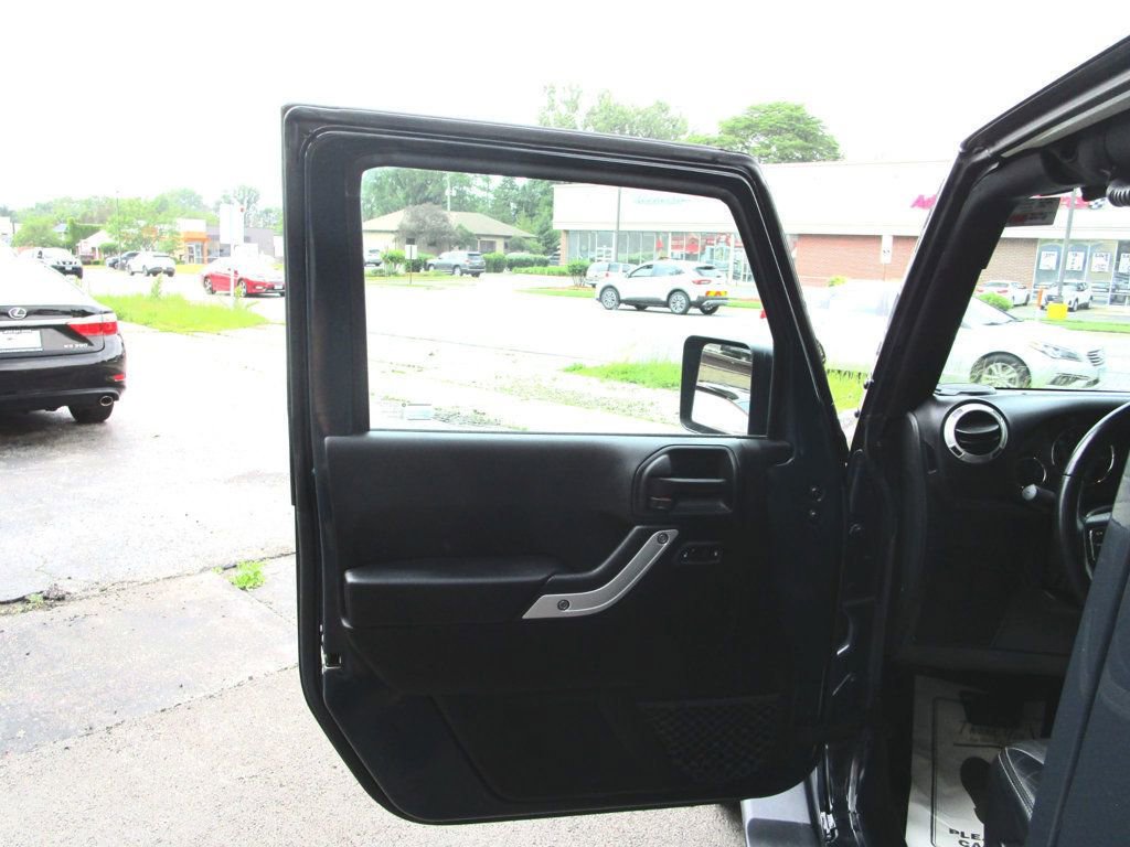 Used 2018 Jeep Wrangler Unlimited Sahara w/ Connectivity Group image 29