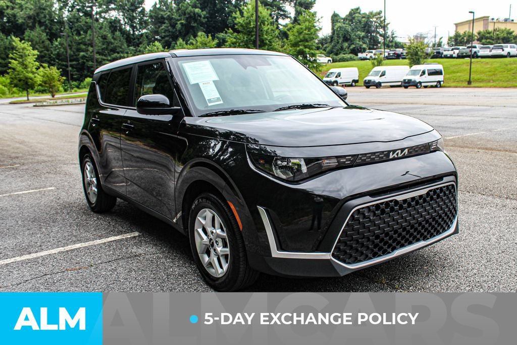 Used 2025 Kia Soul LX w/ LX Technology Package FWD image 4