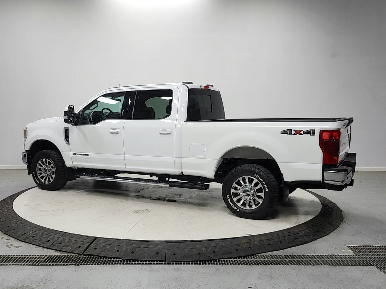 Used 2022 Ford F350 Lariat w/ Lariat Value Package AWD/4WD image 5