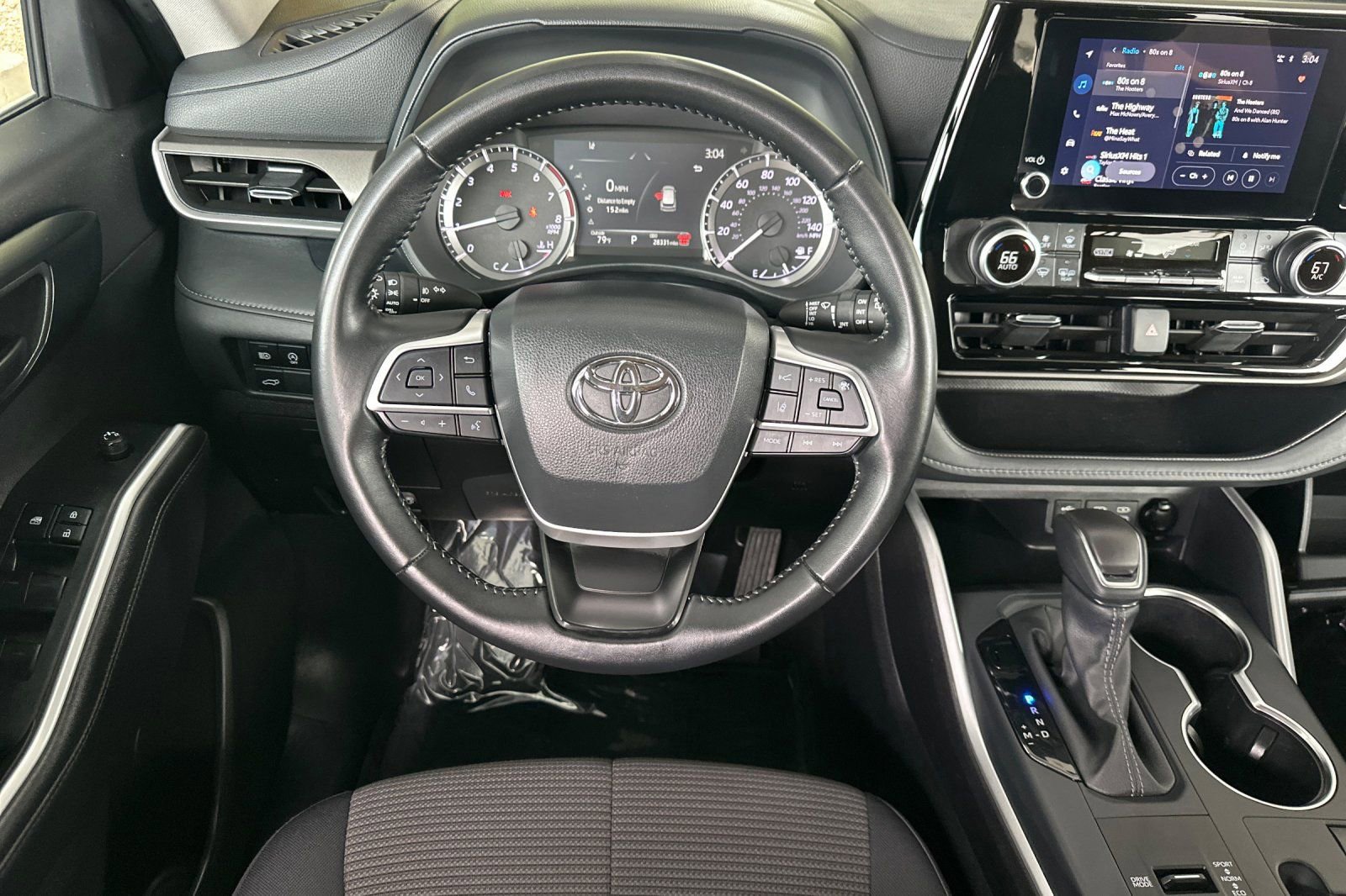Used 2025 Toyota Highlander LE image 17