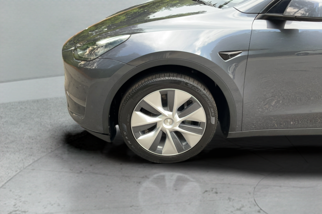 Used 2023 Tesla Model Y AWD image 23