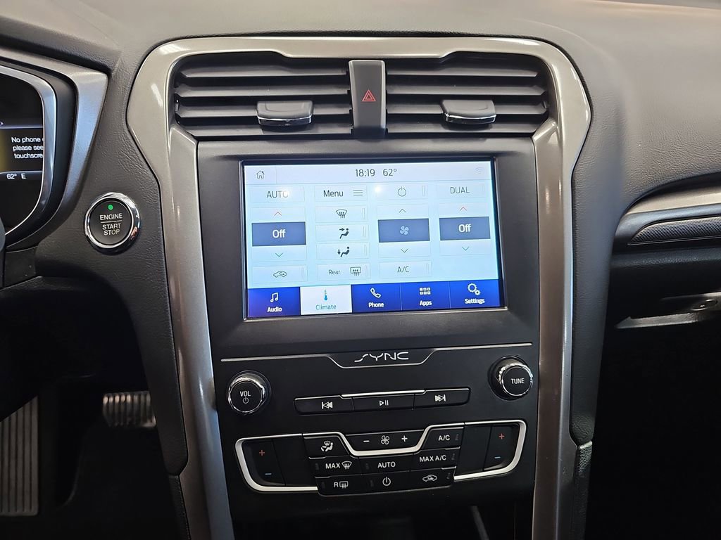 Used 2020 Ford Fusion SE FWD image 19