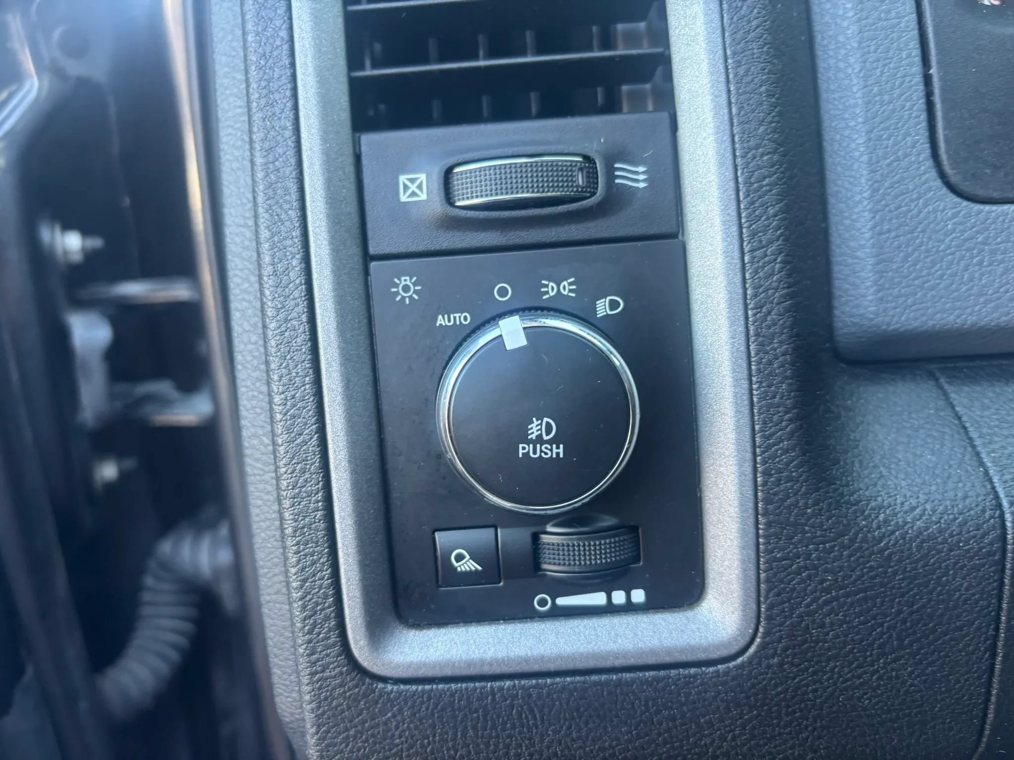 Used 2017 RAM 1500 ST w/ SXT Appearance Group AWD/4WD image 21