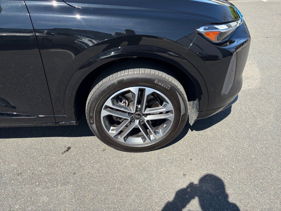 Used 2025 Audi Q5 Premium w/ Convenience Package image 25