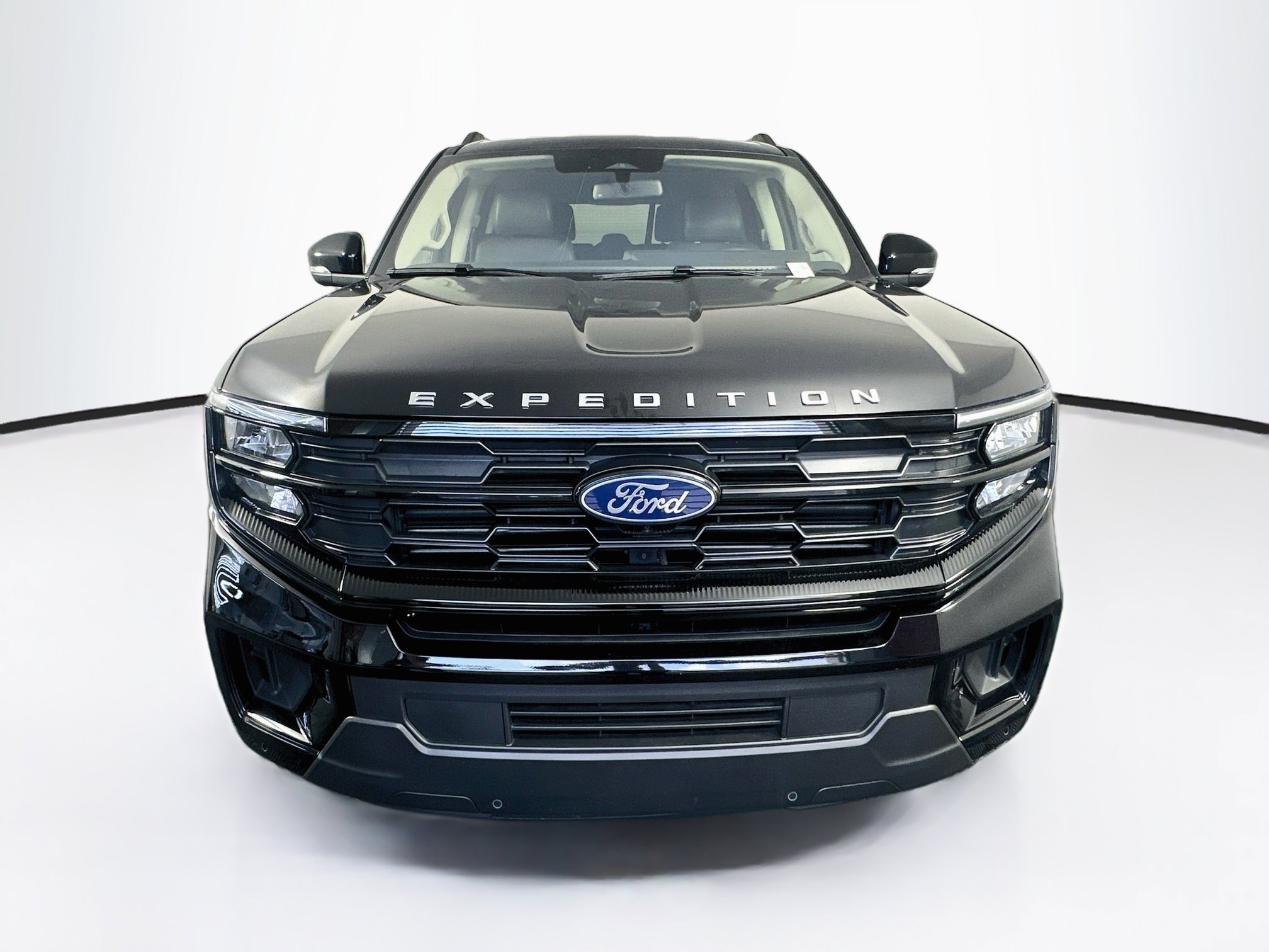 Used 2025 Ford Expedition Active AWD/4WD image 2