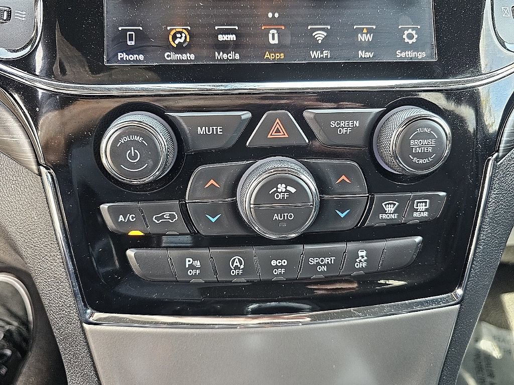 Used 2020 Jeep Grand Cherokee Laredo w/ 18" Wheel & 8.4" Radio Group image 29