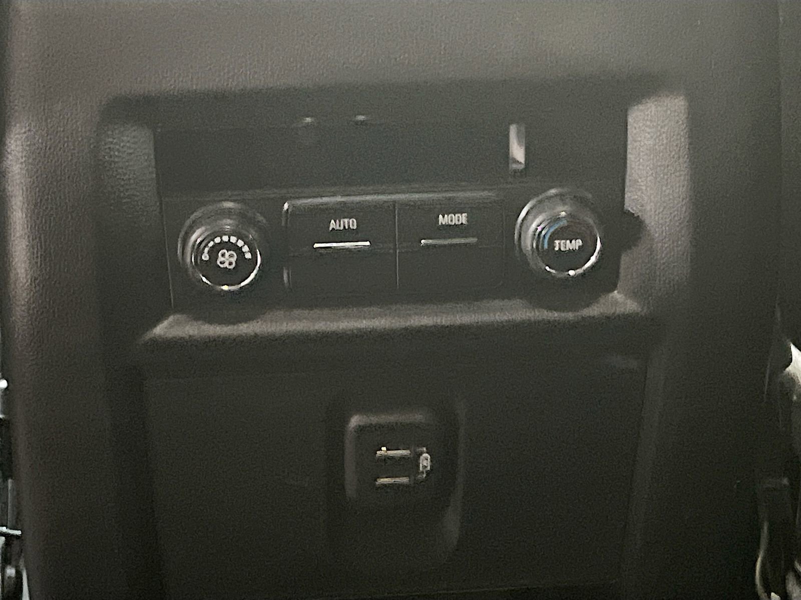 Used 2023 Chevrolet Traverse LT w/ Rear Camera Mirror Package image 24