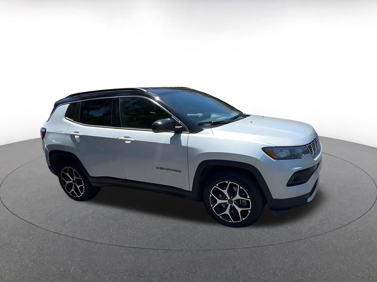 Used 2025 Jeep Compass Limited AWD/4WD image 2