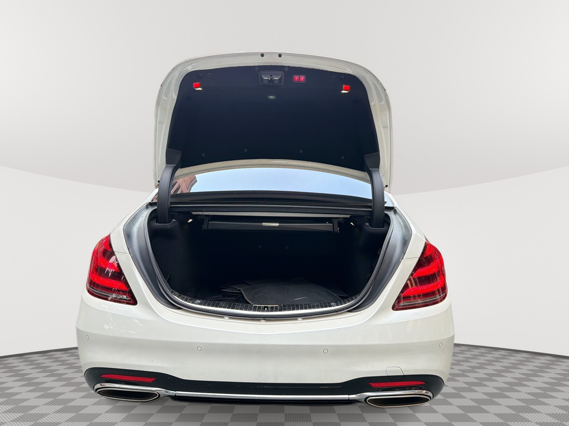 Used 2019 Mercedes-Benz S 560 4MATIC Sedan image 21