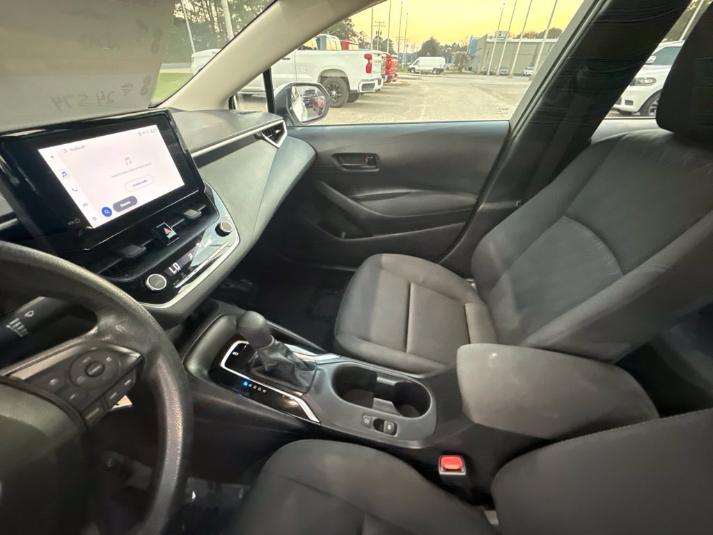 Used 2025 Toyota Corolla LE FWD image 16