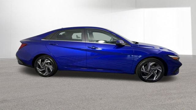 Used 2025 Hyundai Elantra Limited FWD image 10