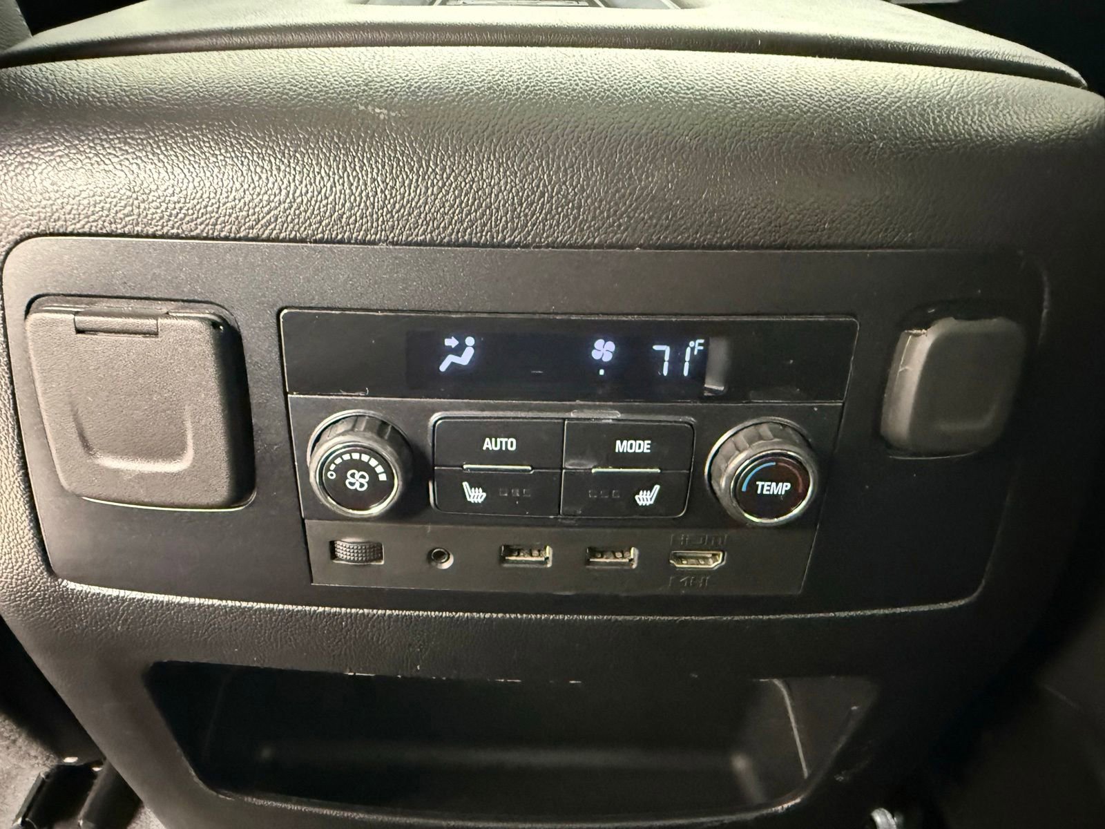 Used 2019 Chevrolet Suburban Premier AWD/4WD image 27