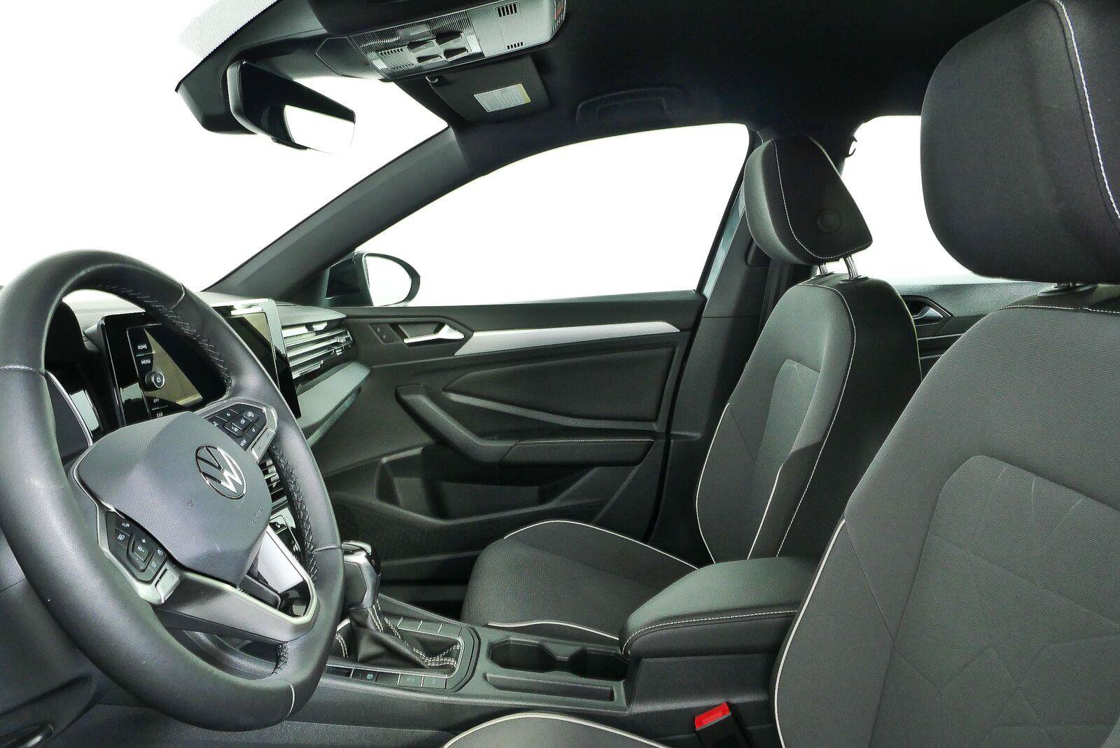 Certified 2025 Volkswagen Jetta Sport FWD image 9