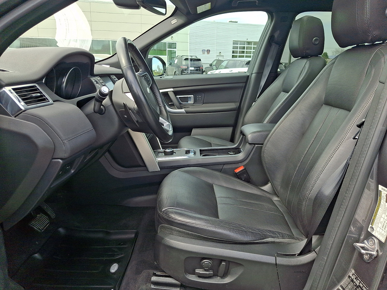 Used 2018 Land Rover Discovery Sport HSE image 13