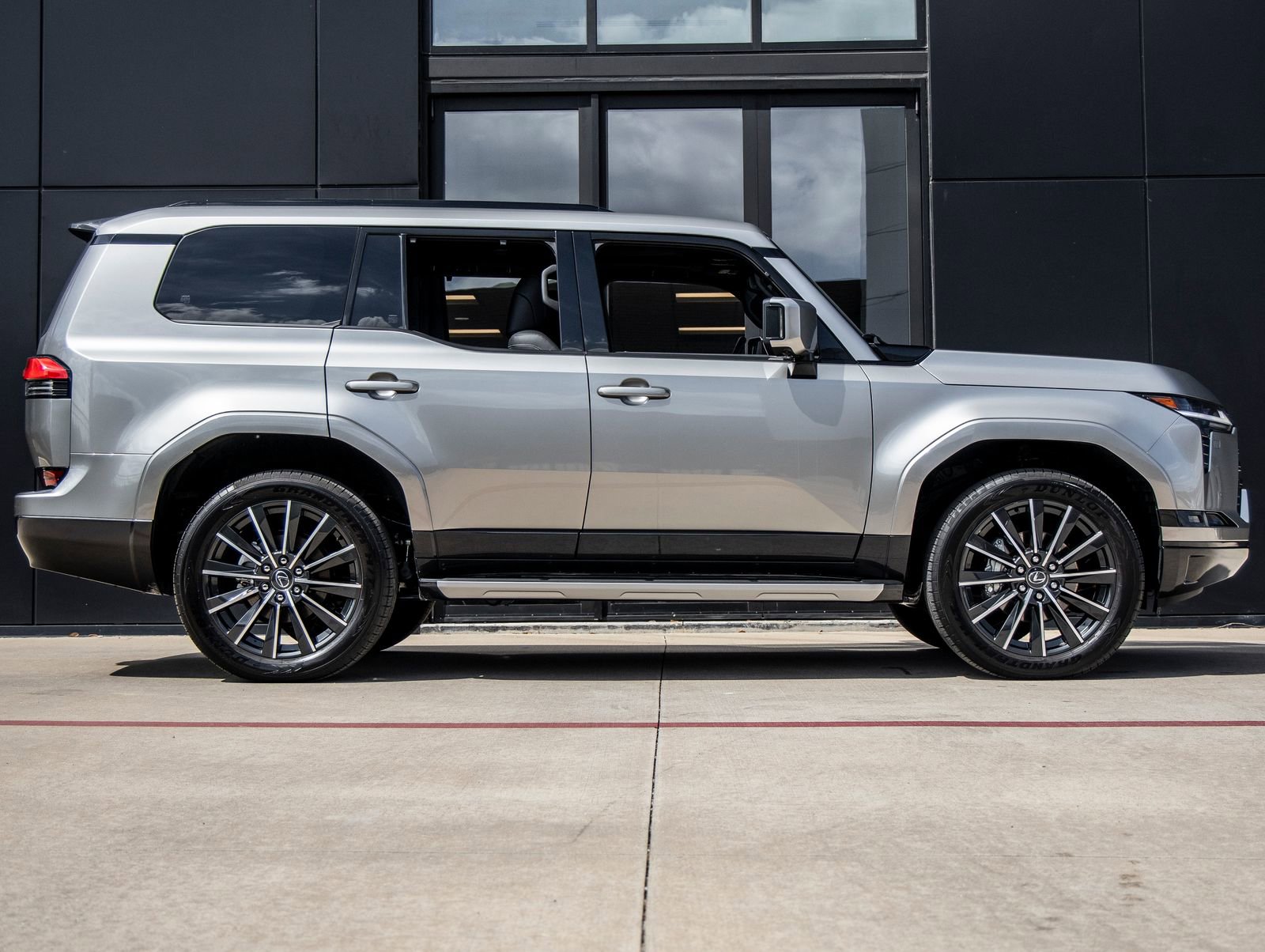 Used 2026 Lexus GX 550 w/ Accessory Package (2T) image 10