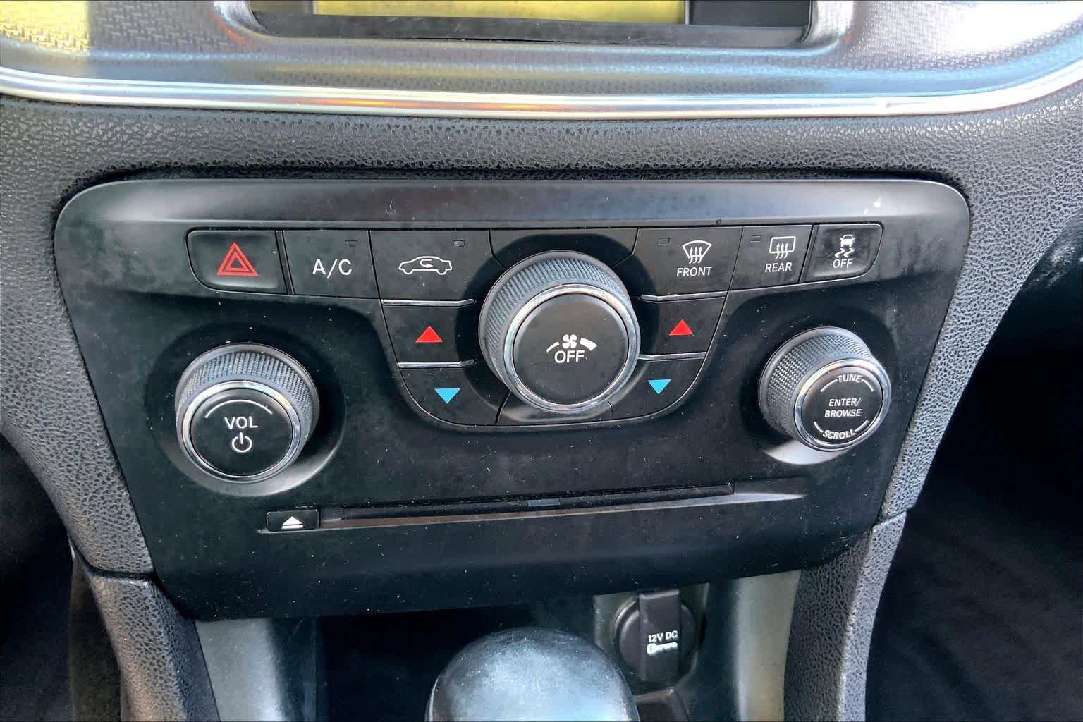 Used 2014 Dodge Charger SE w/ Connectivity Group RWD image 29