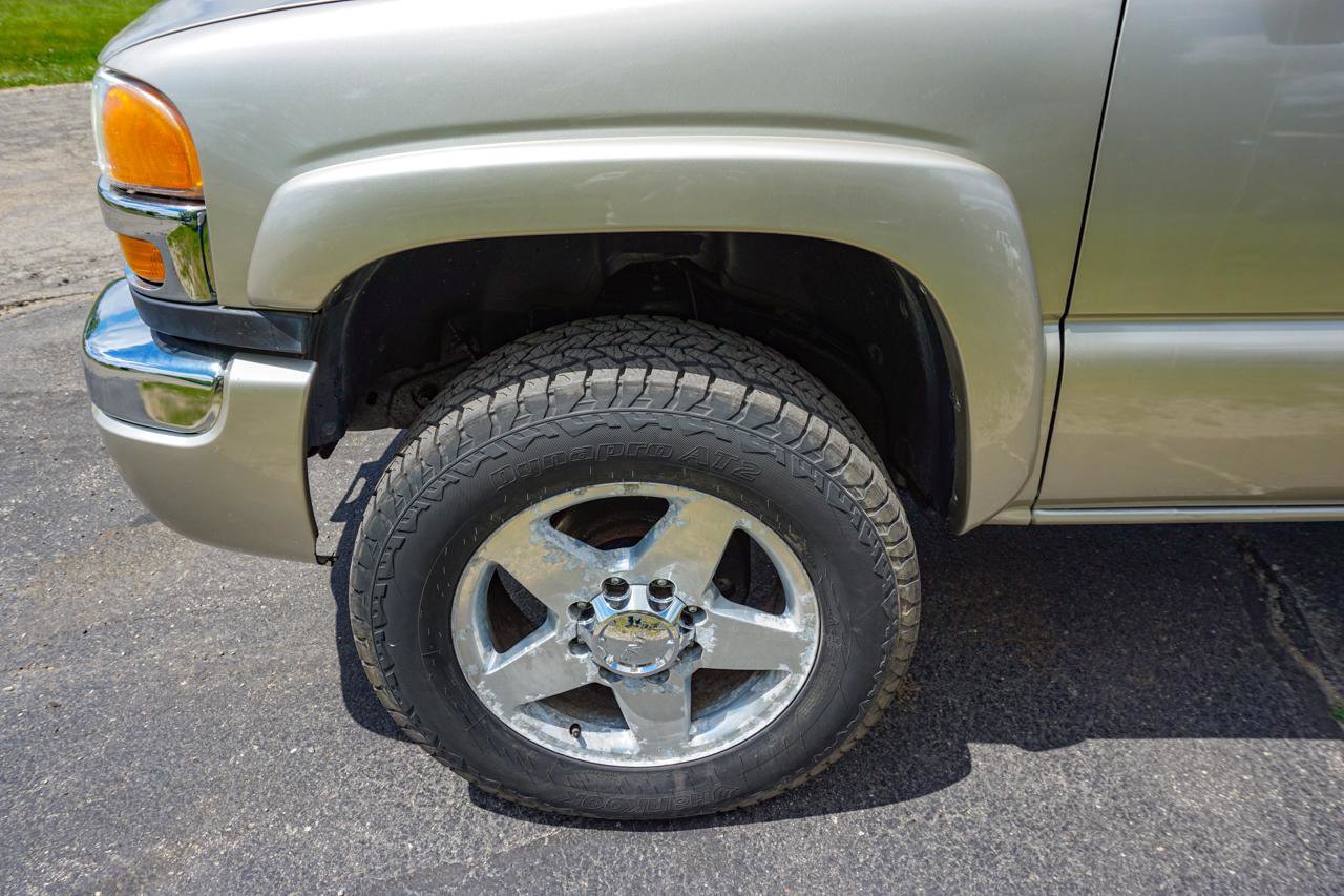 Used 2005 GMC Sierra 2500 SLT w/ Heavy-Duty Power Package AWD/4WD image 34
