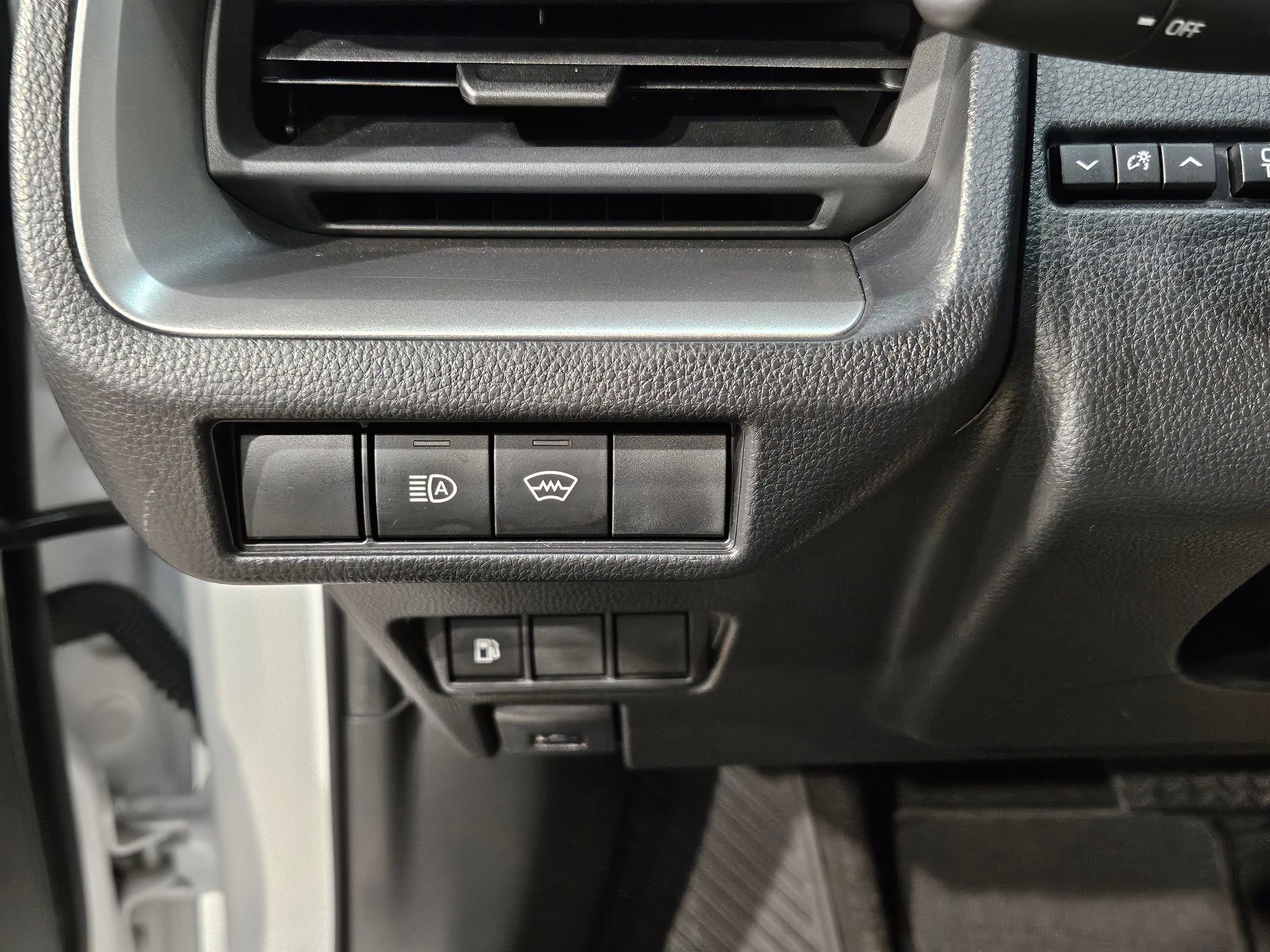 Used 2023 Toyota Prius LE image 25