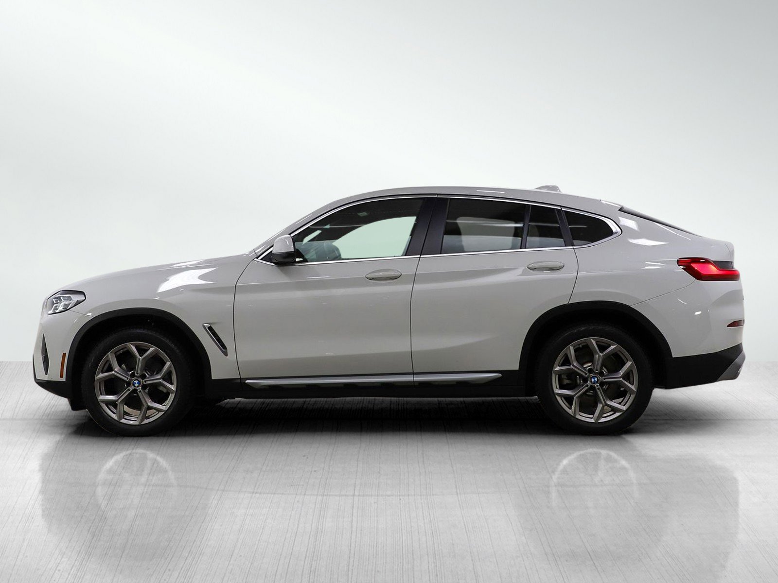 Used 2022 BMW X4 xDrive30i w/ Convenience Package AWD/4WD image 3