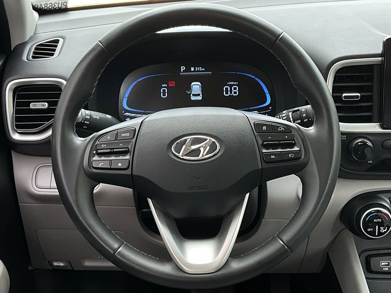 Used 2025 Hyundai Venue SEL image 23