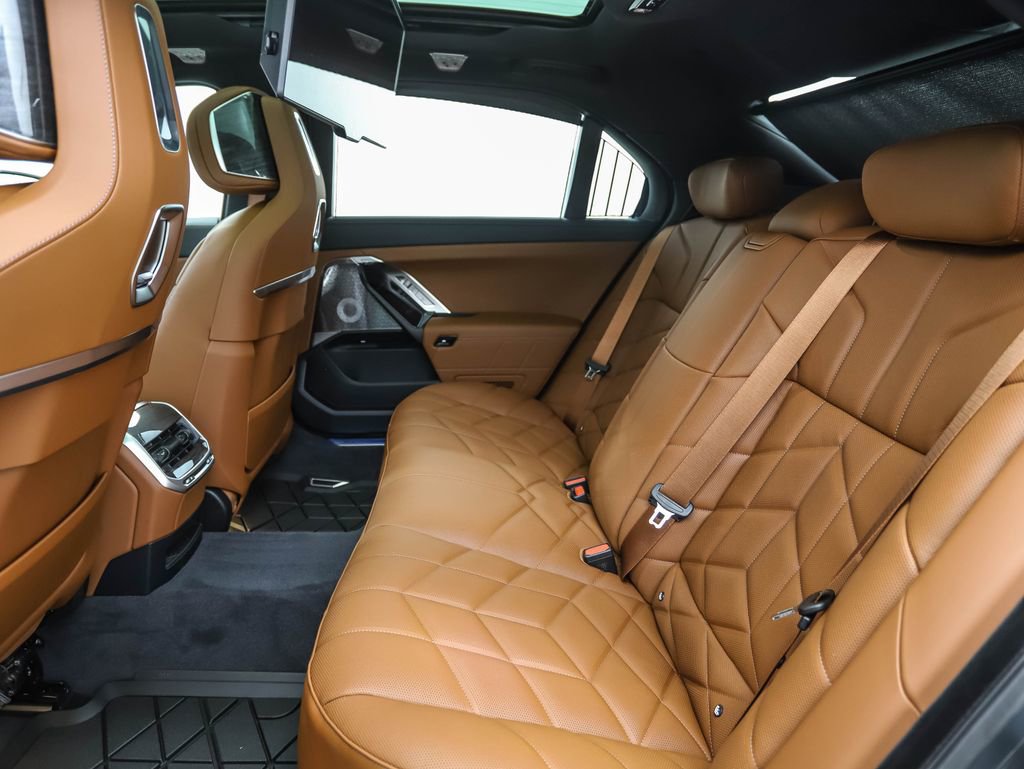 New 2026 BMW 750e xDrive image 20