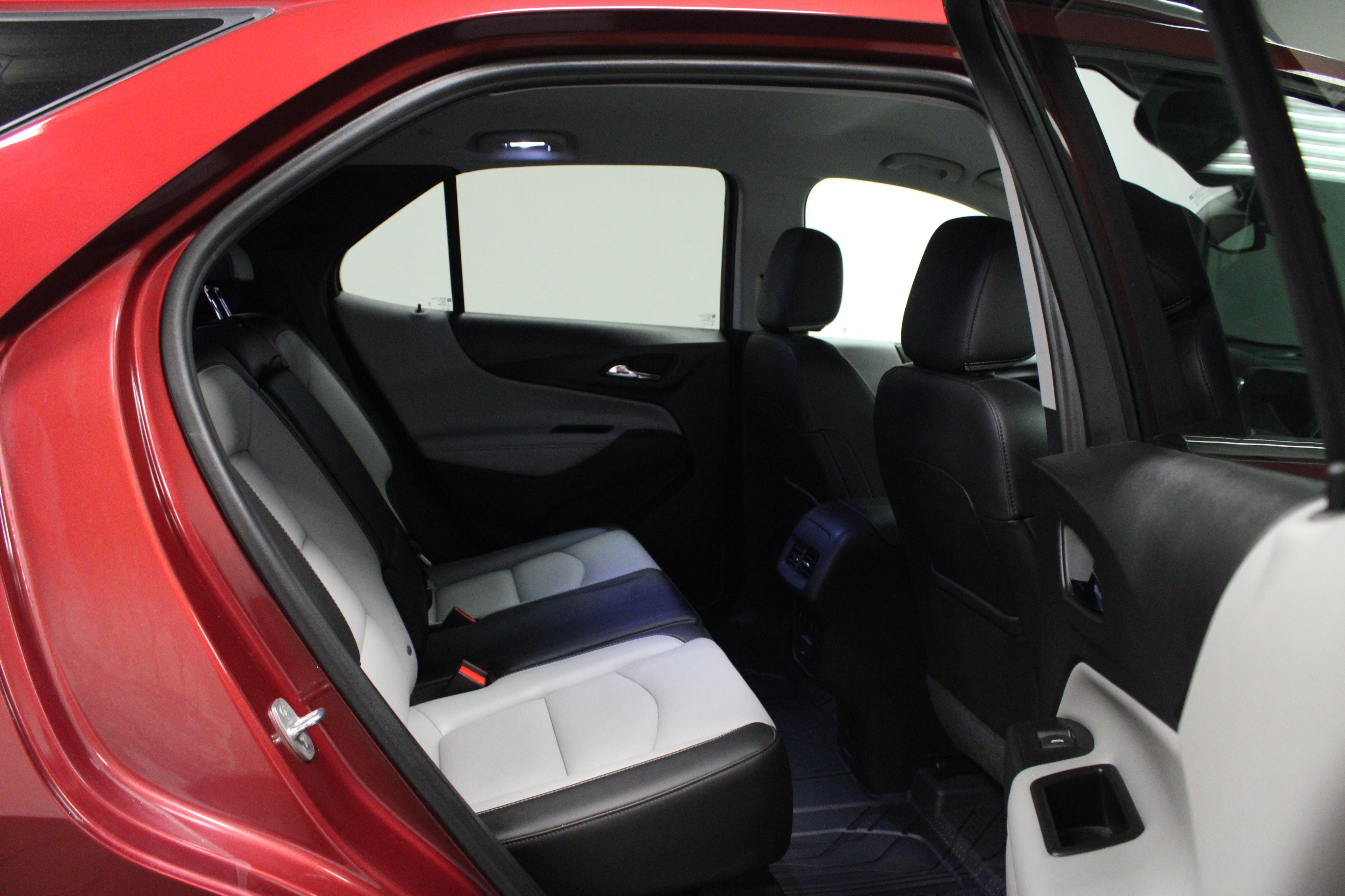 Used 2020 Chevrolet Equinox Premier FWD image 15