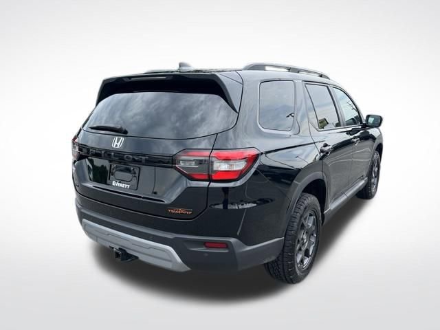Used 2025 Honda Pilot TrailSport image 9