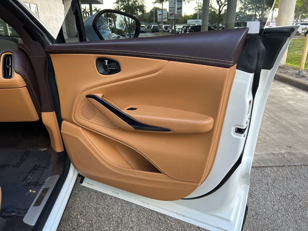 Used 2021 Aston Martin DBX image 32