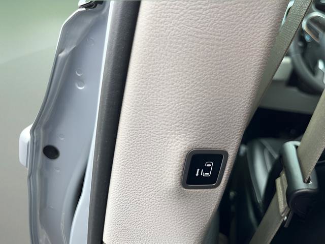 Used 2024 Chrysler Pacifica Touring-L FWD image 33