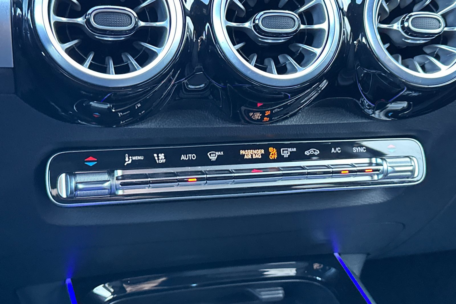 Certified 2025 Mercedes-Benz GLB 250 4MATIC image 21