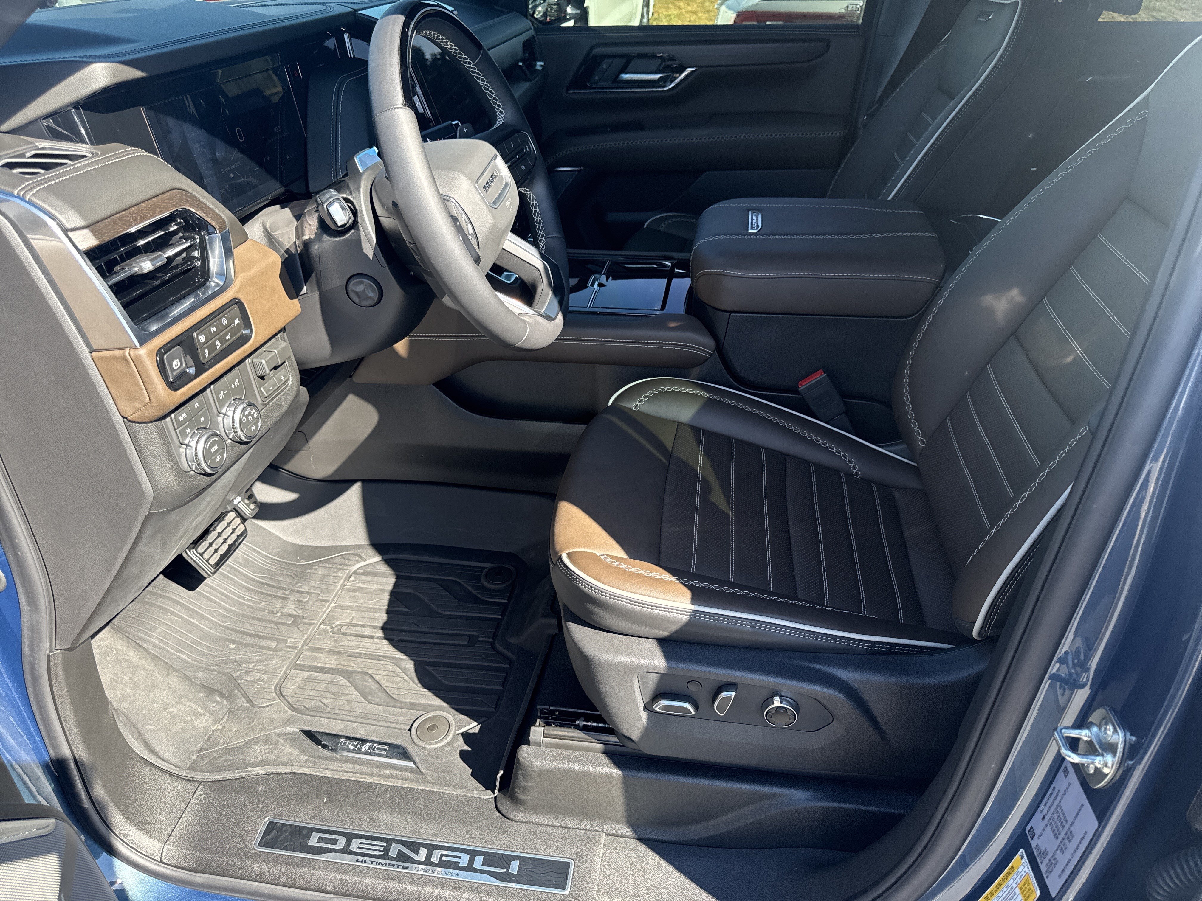Certified 2026 GMC Yukon XL Denali Ultimate w/ LPO, Floor Liner Package AWD/4WD image 10