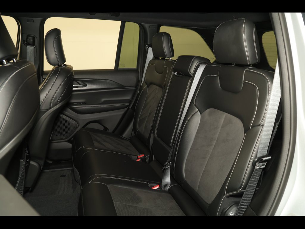 Used 2023 Jeep Grand Cherokee Altitude image 26