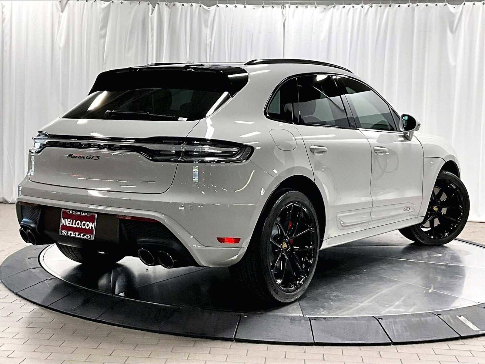 Used 2025 Porsche Macan GTS image 9